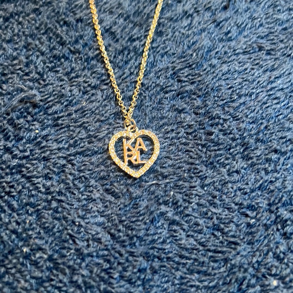 Lady’s triple layered necklace